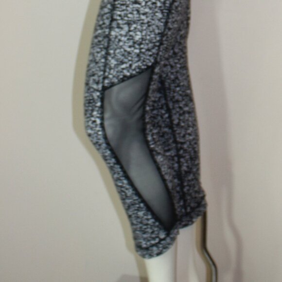 Lululemon Wunder Under  high-rise mesh panels black white crop leggings size 8 - Picture 8 of 8